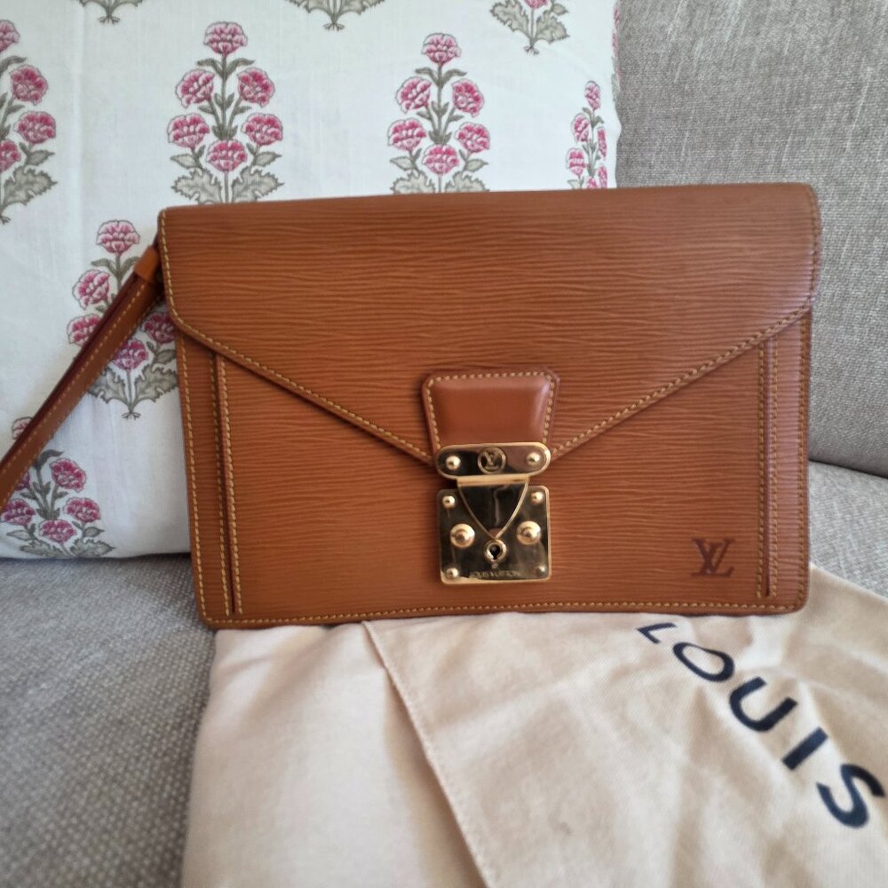 Louis Vuitton  Epi Pochette Sellier Dragonne Cipango